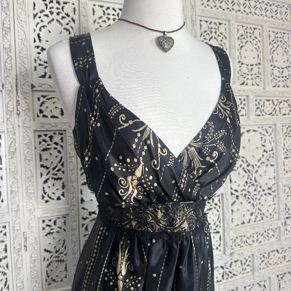 Signature by Robbie Bee Black & Gold Satin Babydoll Faux Wrap V Neck Dress - Picture 3 of 9